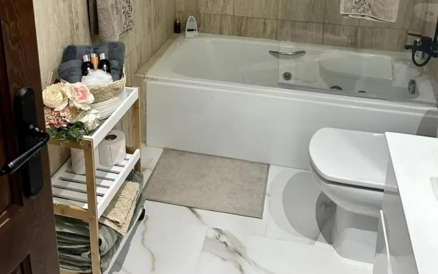 Hancinda Sleeps 4 With Free Parking