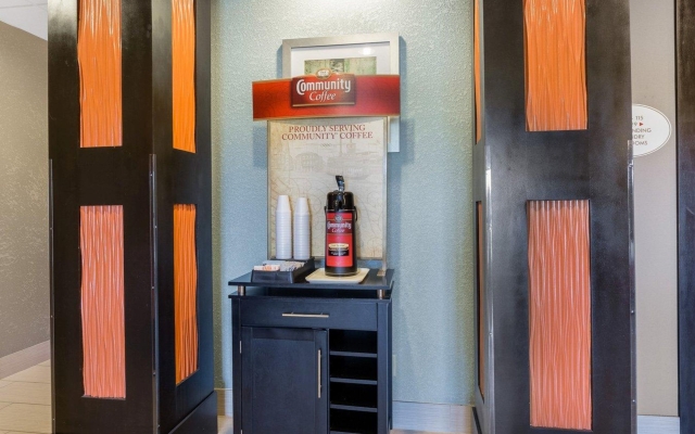 Comfort Suites