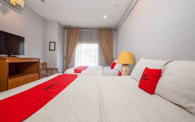 RedDoorz Plus @ HR Muhammad