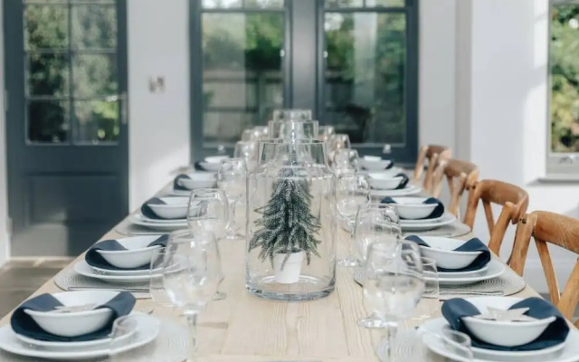 Woodvale Retreat - Sleeps 20