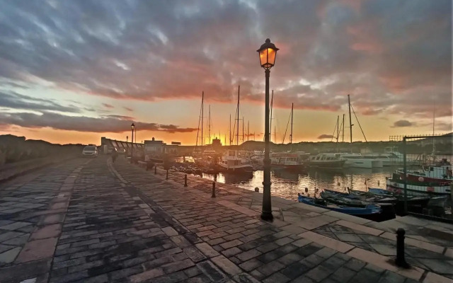 Sunny-Harbour