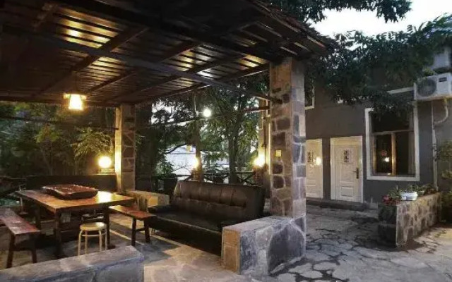 Xingyi Mountain Breeze Inn