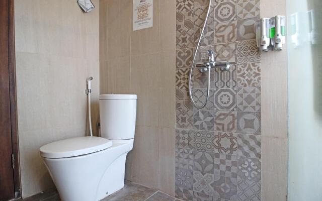 RedDoorz Plus near Hartono Mall 2