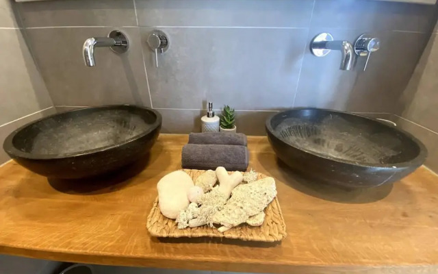Impeccable 2-bed Apartment in Willemstad