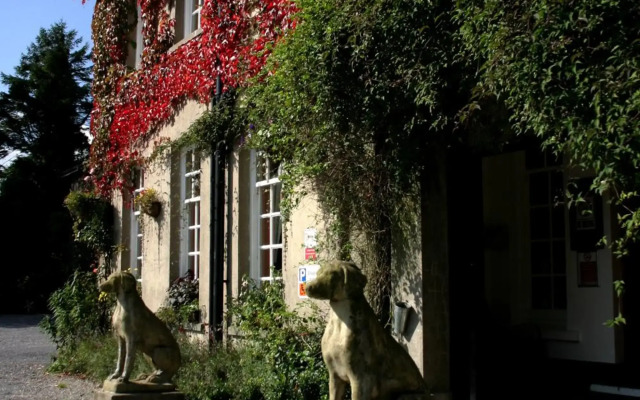 Ty Newydd Country Hotel