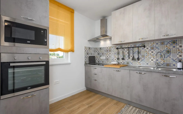 Family Apartment House Lucija With Pool