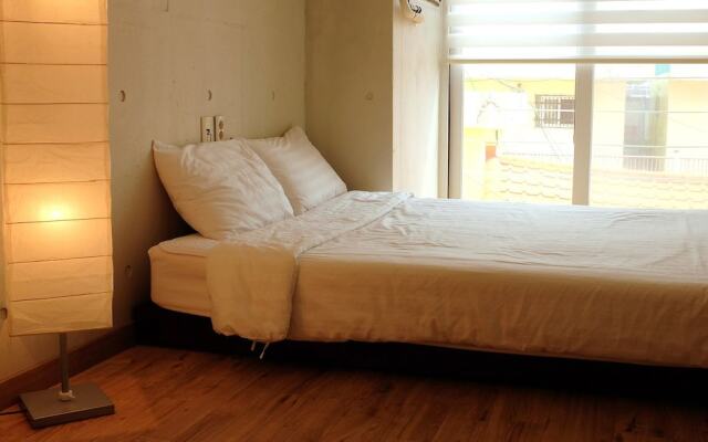 Atelier Hostel