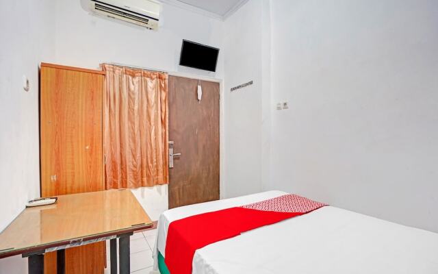 OYO 90790 Royale Nias