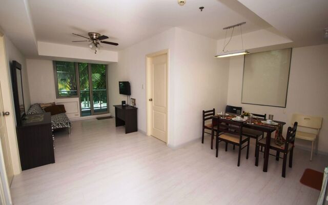 IRise @ Azure Urban Resort Residences