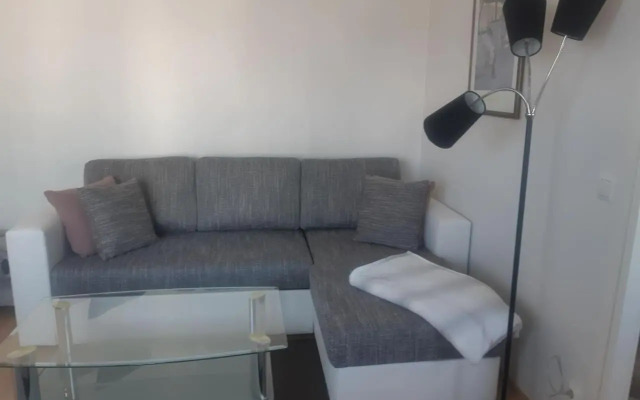 Pieni moderni saunallinen kaksio keskustan lähellä