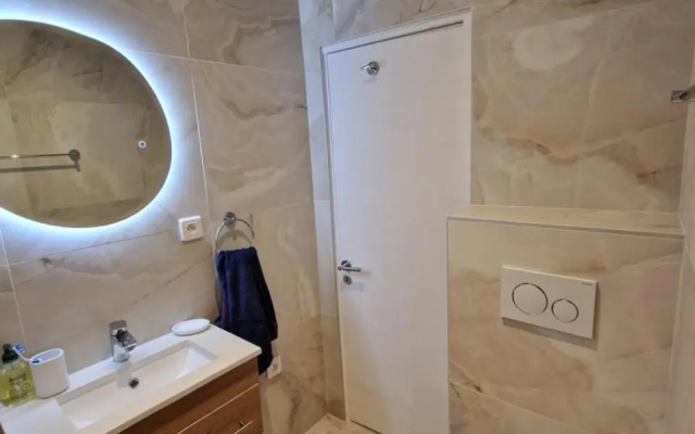Elegant flat in old town, 2 mins walk to lake