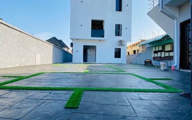 Mini Flat with Starlink Internet & Pool