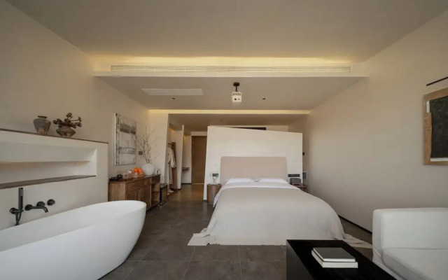 Floating Life Boundless Wild Resort