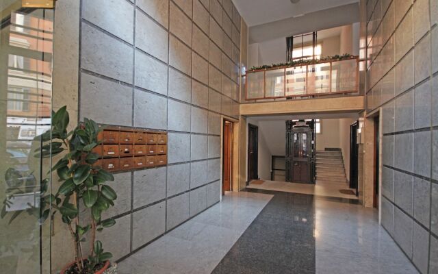 Cozy & Lively Vatican Apartment