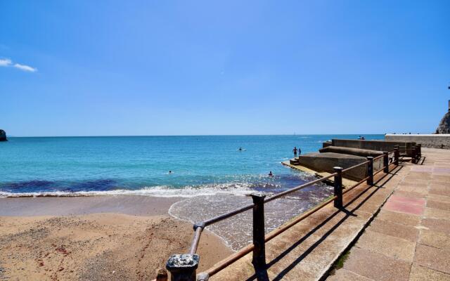 Blenheim House a Seaside Home for 12