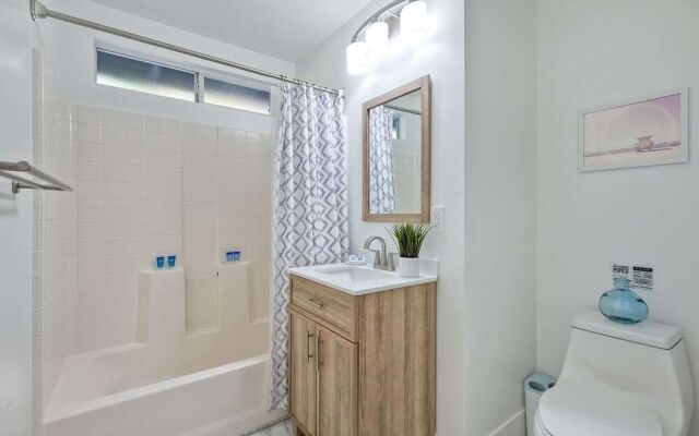 Immaculate 3 BDR in Oceanside Private Pool & Spa