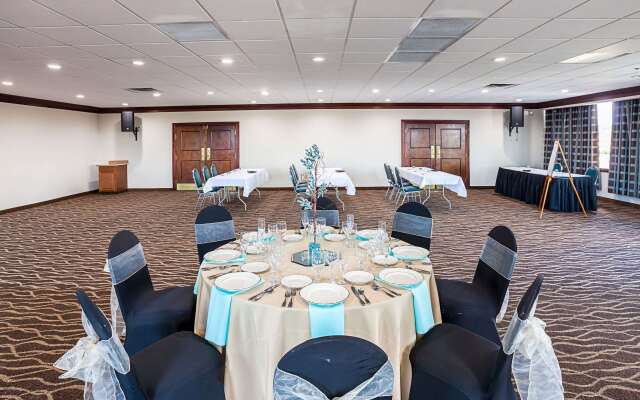 Quality Inn & Suites Cincinnati Downtown