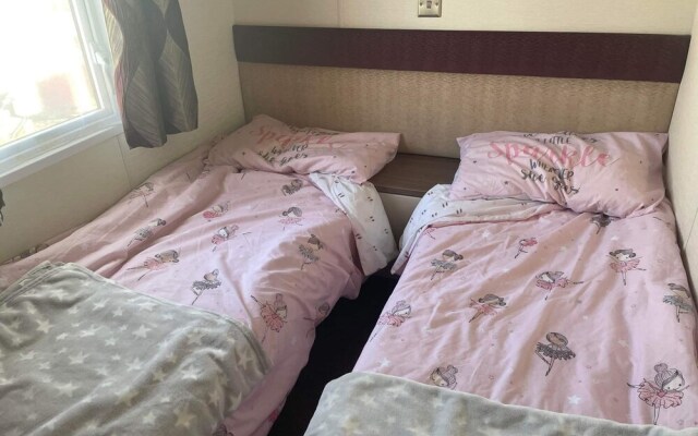Pets Stay Free 8 Berth lux van Heacham Beach