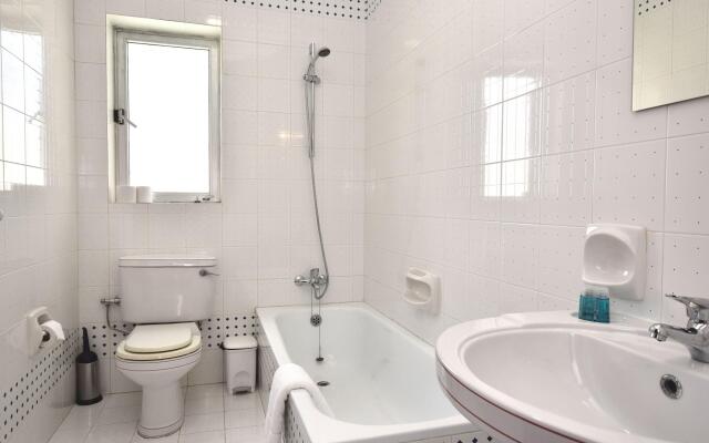 2 Bedroom, Bright & Central Top Floor Apartment - 5