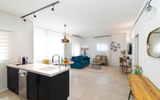 Rabin Square by TLV2RENT