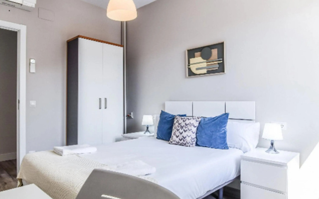 Retiro V in Madrid with 4 bedrooms and 2 bathrooms