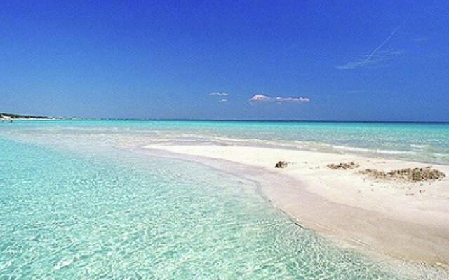 villa with private pool and air conditioning