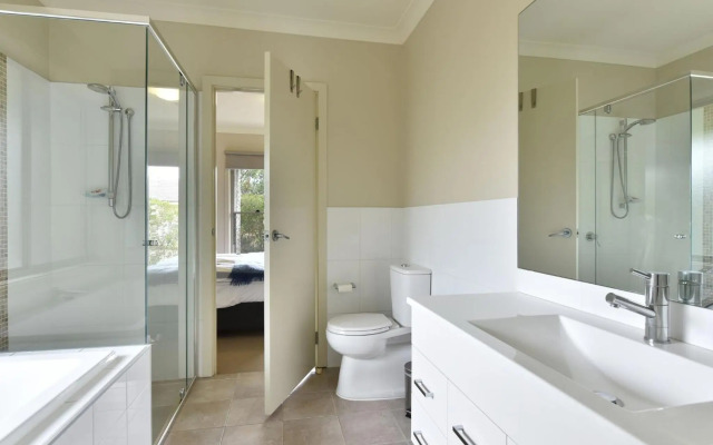 Angophora @ The Vintage