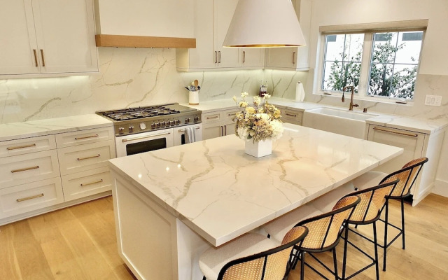 Beach Paradise Stunning 3-story in Long Beach!