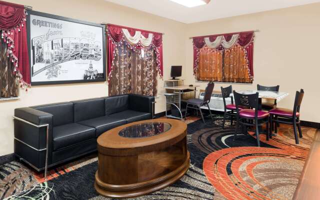 Super 8 by Wyndham Paris IL
