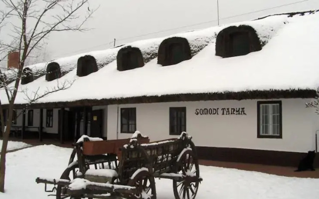 Somodi Tanya Lovas Panzio