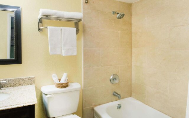 Executive Inn and Kitchenette Suites