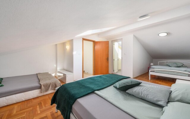 Beautiful Home in Vabriga With Jacuzzi, Wifi and 3 Bedrooms