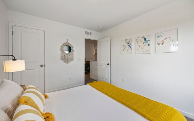 New Build W/ Great Backyard & Lake Access!