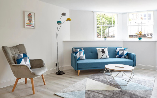 Stylish, spacious flat with private parking