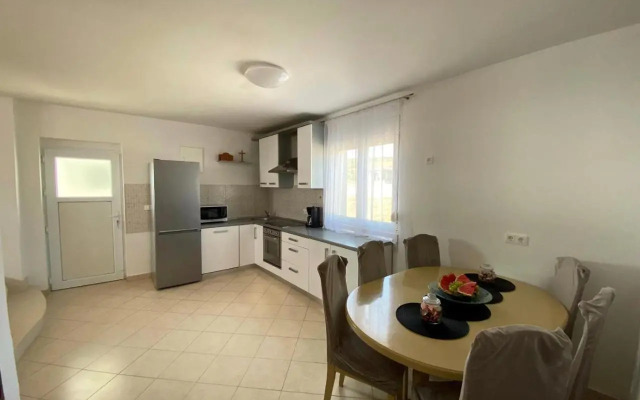 Apartments with a parking space Maslenica, Novigrad - 12636