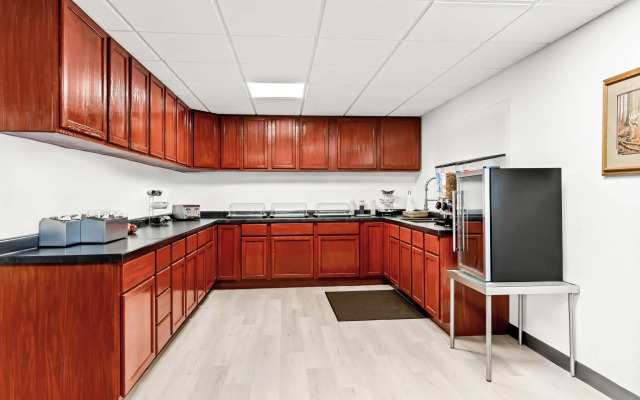 Americas Best Value Inn Tahquamenon Country