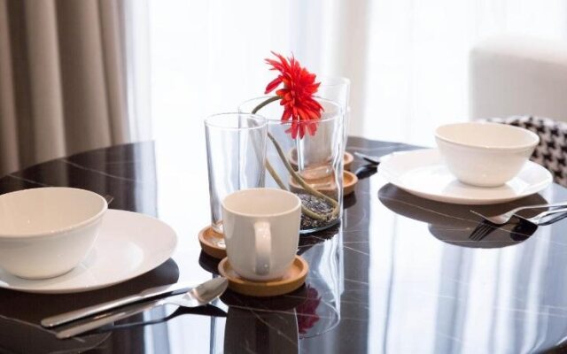 Expressionz Professional Suites By Plush