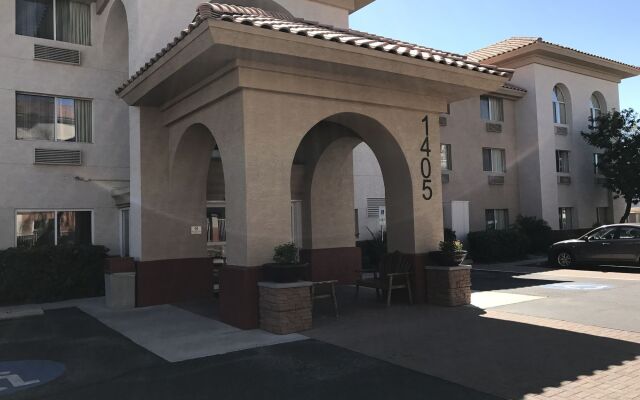 Holiday Inn Express & Suites Phoenix - Mesa West, an IHG Hotel