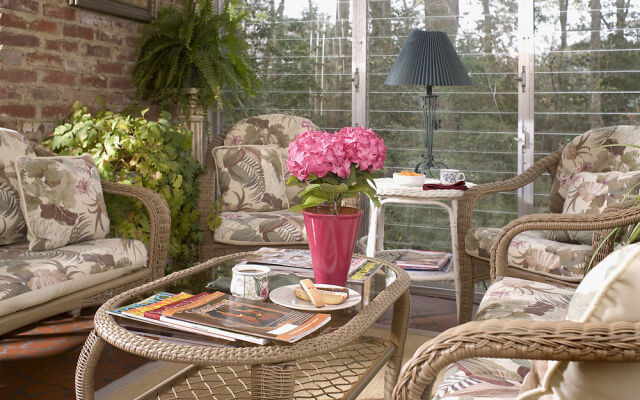 Colonial Gardens Bed & Breakfast