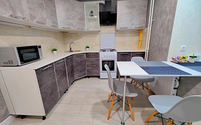 Уютные сутки на улице Николая Баженова 10