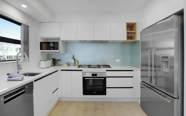 Style Serenity Townhouse with Parking