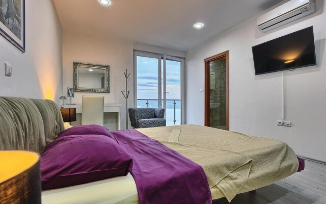 Awesome Home in Lokva Rogoznica With Sauna, Wifi and 4 Bedrooms