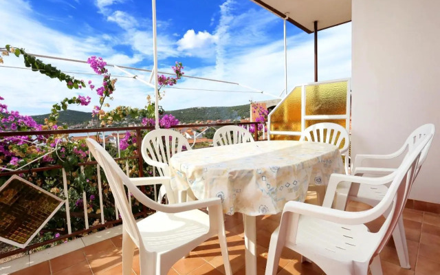 Apartments by the sea Vinisce, Trogir - 10241