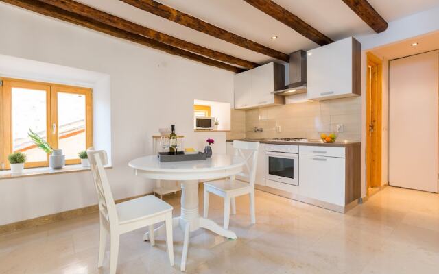 DeAmicis Studios by Irundo