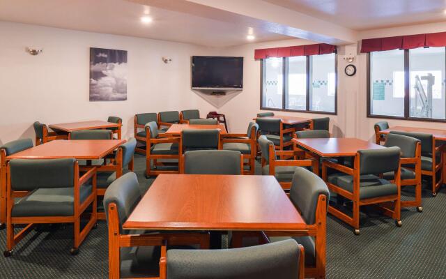 Travelodge Suites by Wyndham Newberg