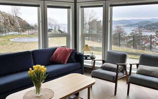 10 Person Holiday Home in Lindesnes
