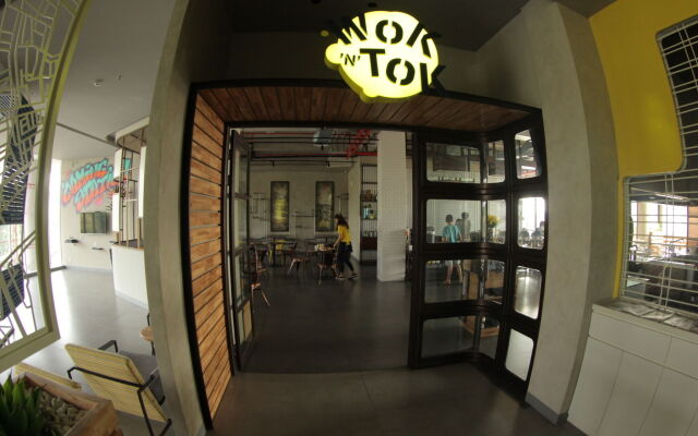 YELLO Hotel Jemursari Surabaya