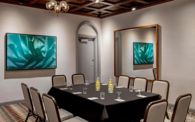 Hotel Adagio, Autograph Collection