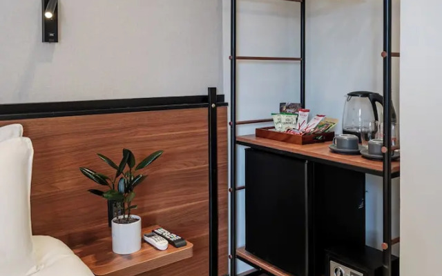 Metrolux City Contemporary Hotel