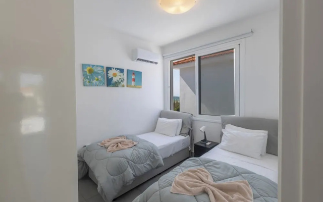 Villa Suri, Luxury Seafront Villa